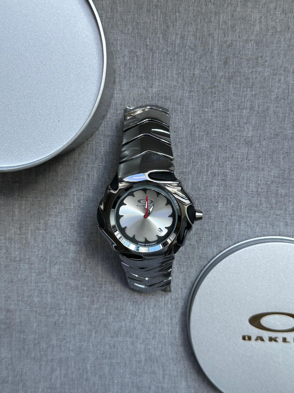 Oakley Blade Watch – White Dial Silver SHINY Stainless Steel with Smooth Reflective Strap, Swiss Movement, Collectible Men’s Watch