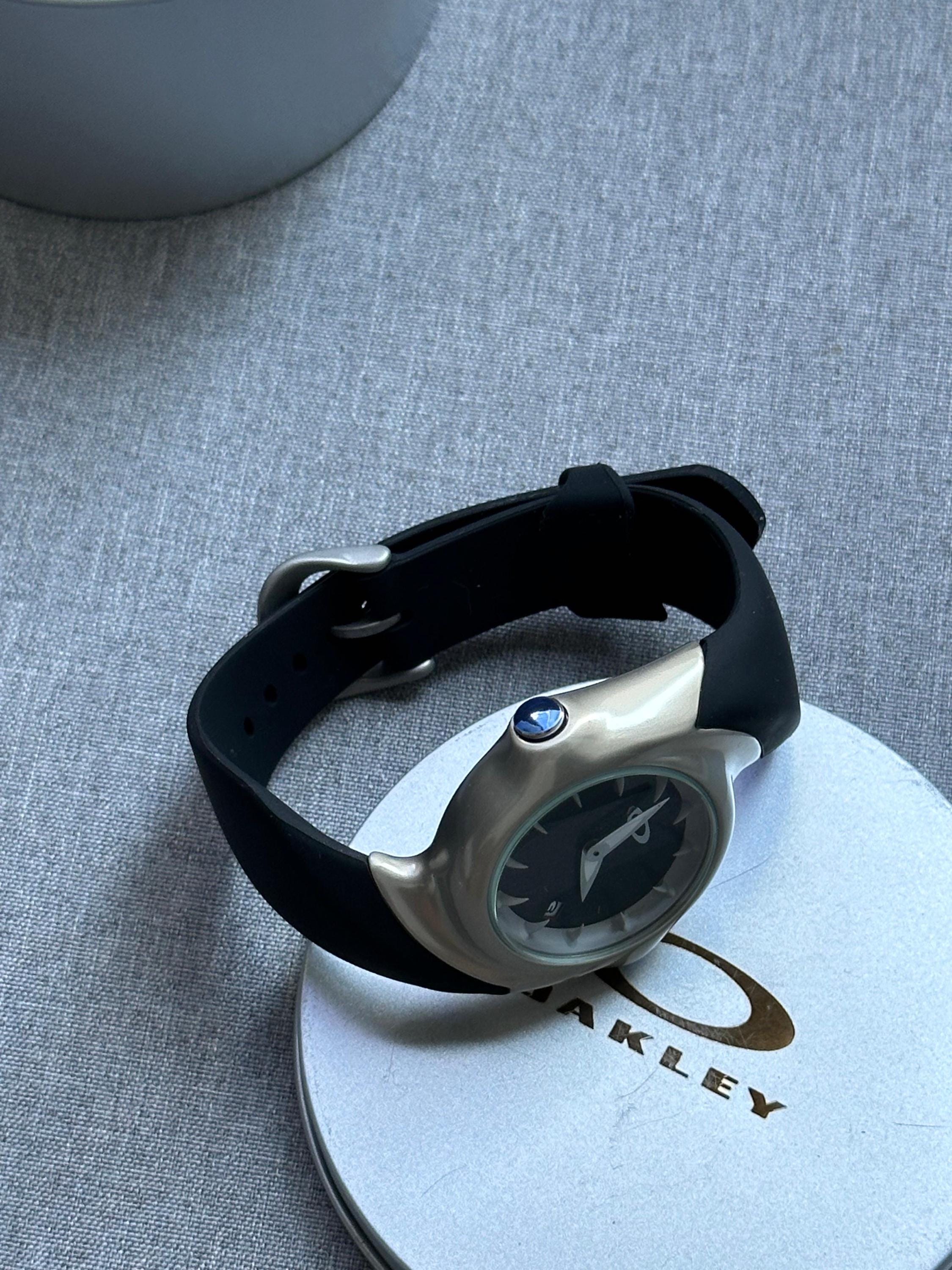 Oakley D1 Icon Watch: Black/White/Blue Dial, Rare Collectible Men's Sports Watch with Case